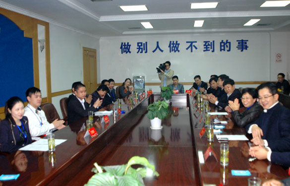 溧陽(yáng)市青商會(huì)會(huì)員來(lái)江蘇上上電纜集團(tuán)參觀、座談