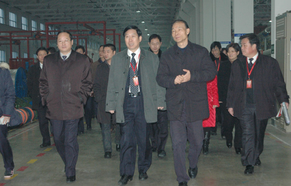 溧陽市全體人大代表、政協(xié)委員一行600余人來江蘇上上電纜集團(tuán)參觀